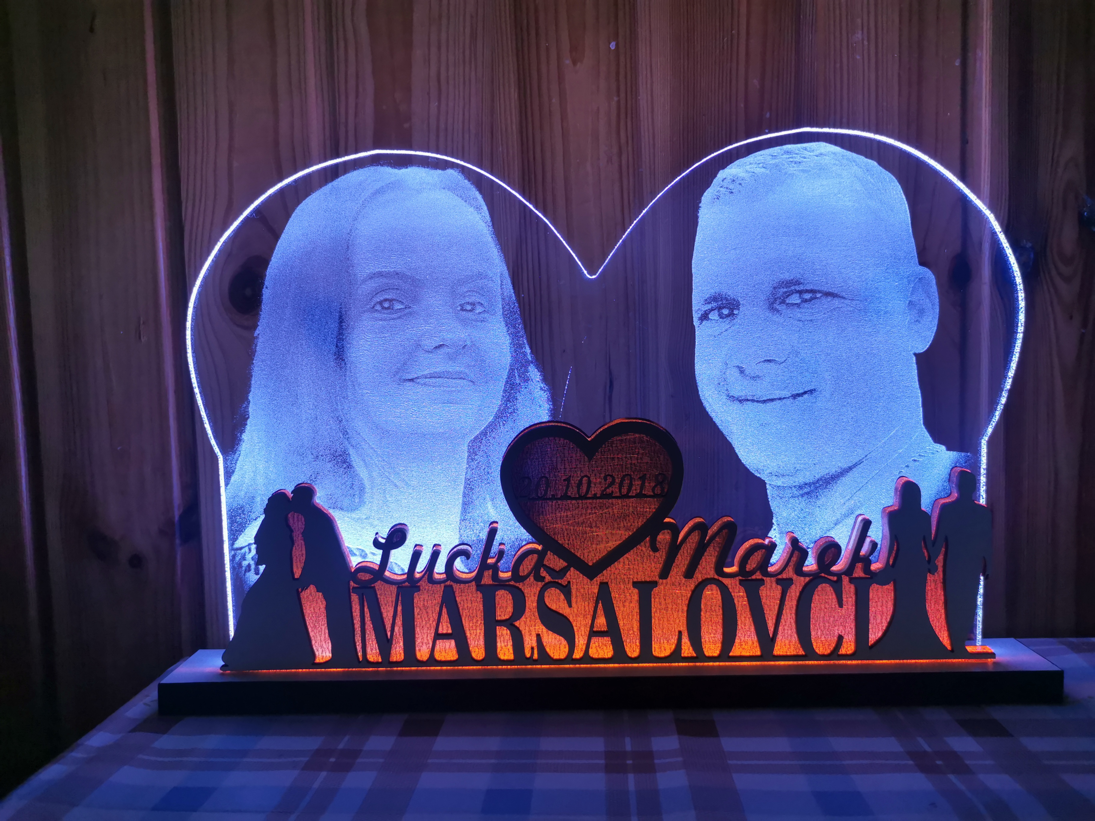 Lampa pre mladomanželov s fotografiou 