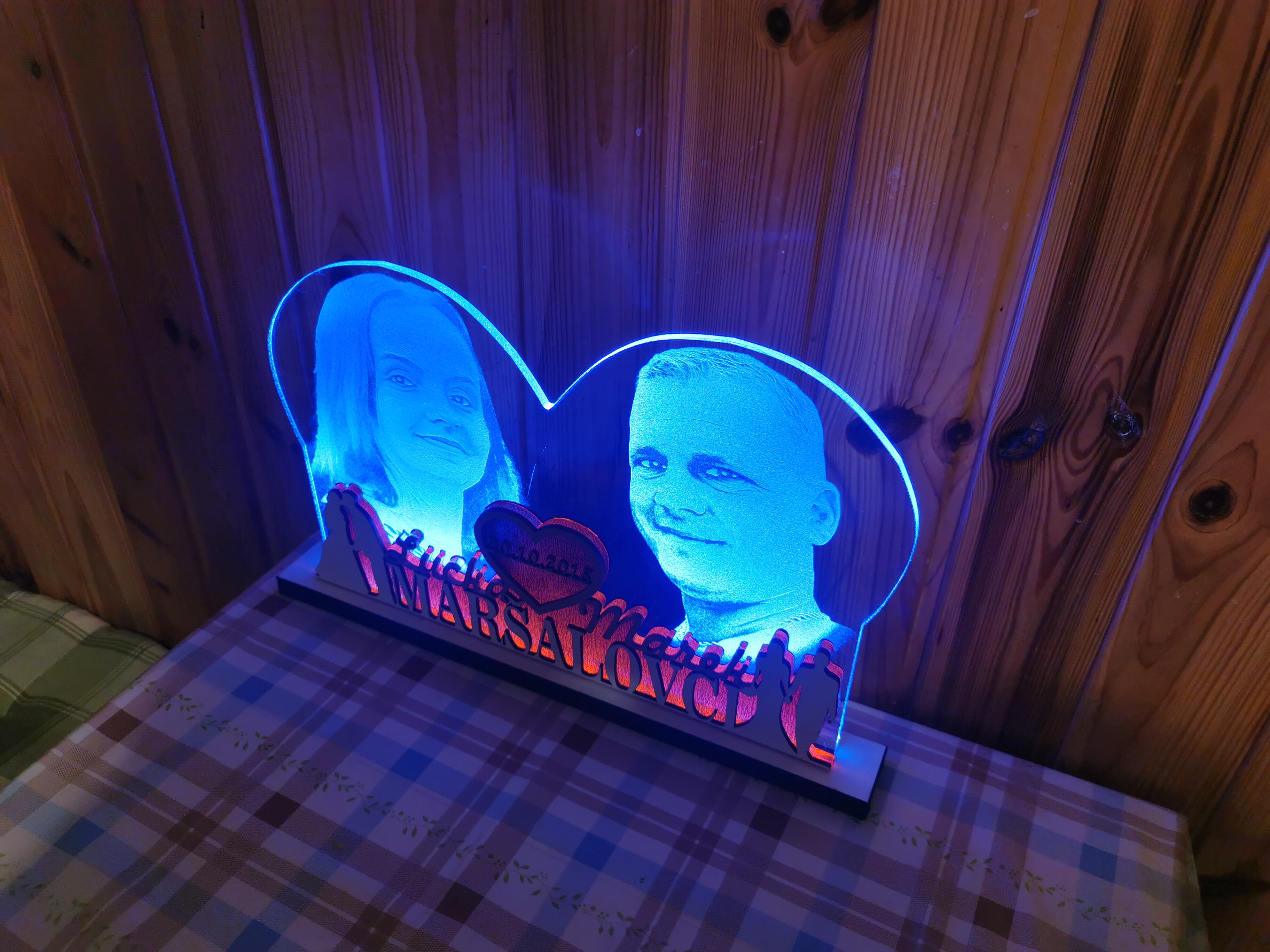 Lampa pre mladomanželov s fotografiou 