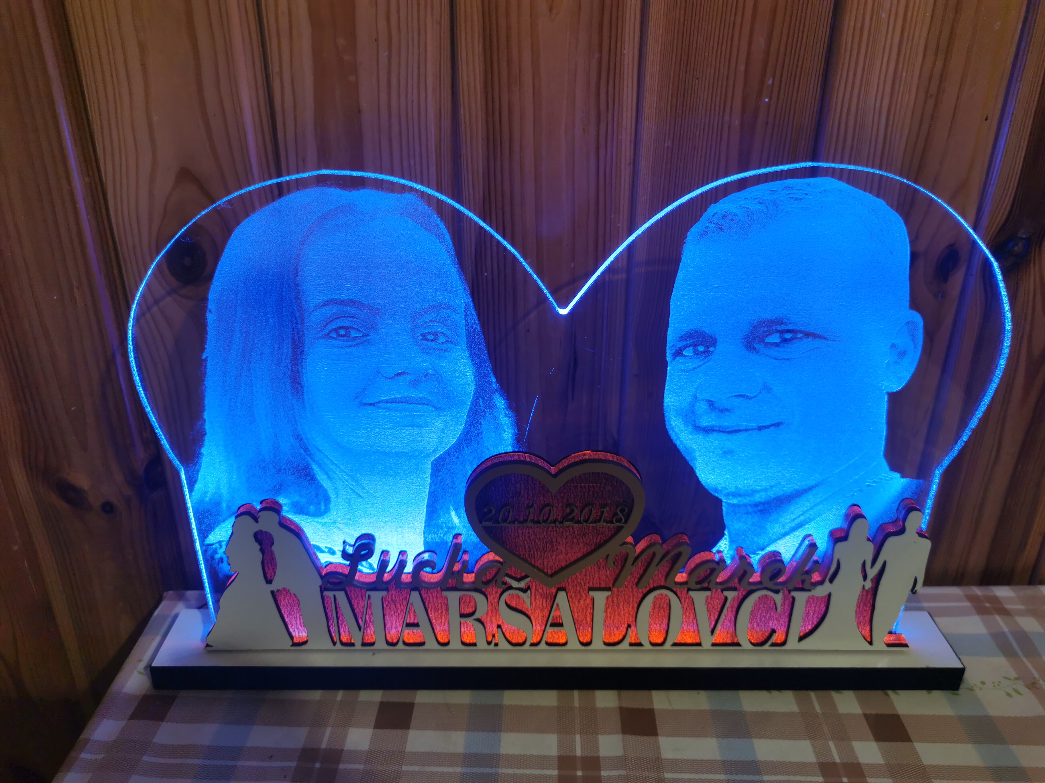Lampa pre mladomanželov s fotografiou 